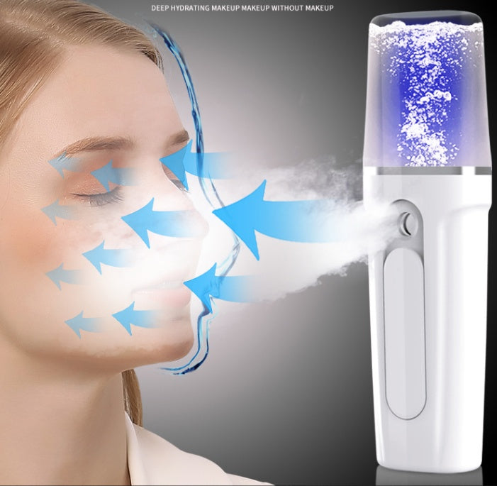 Aparato de belleza facial hidratante con banco de batería recargable por USB.