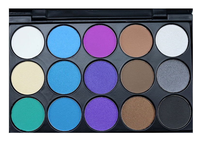 Paleta de sombras de ojos de 15 colores en tonos tierra.