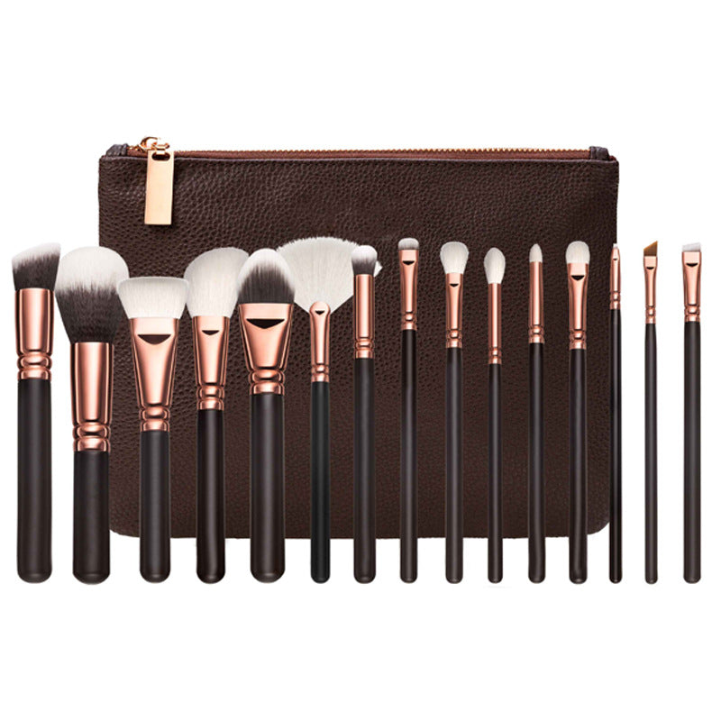 Set de 15 brochas de maquillaje con estuche.