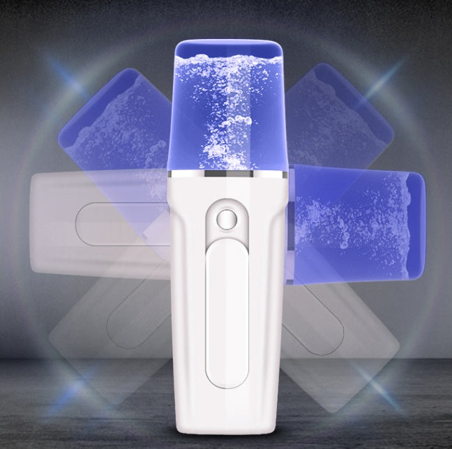 Aparato de belleza facial hidratante con banco de batería recargable por USB.