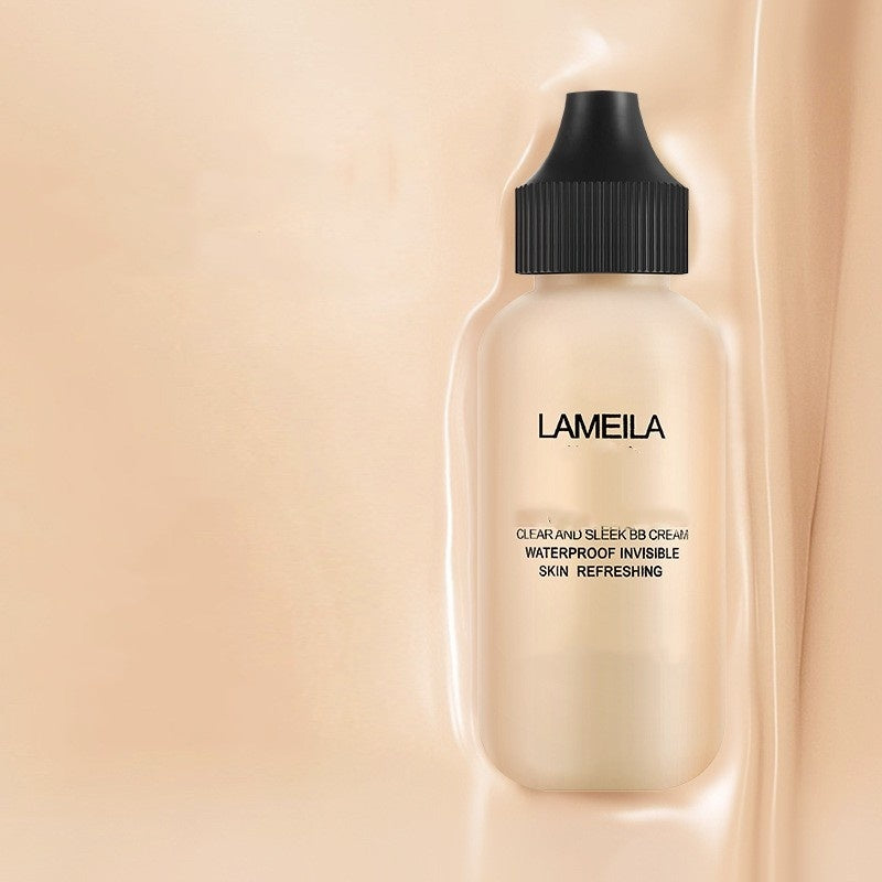 Base líquida en frasco pequeño para mujer.